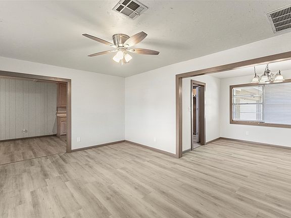 5th image of 820 W 22nd St