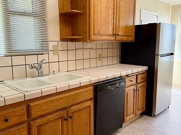 4th image of 3139 Baker Dr
