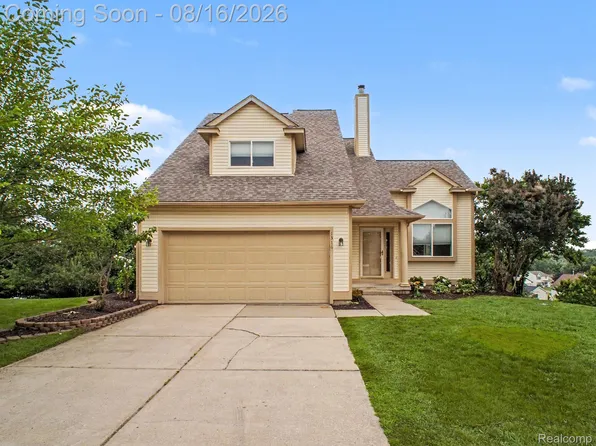 1316 Pin Oak Blf, Howell, MI 48843