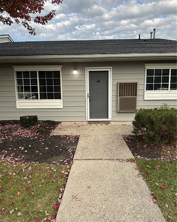 1st image of 27069 Oakwood Cir APT 122W
