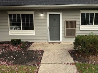 27069 Oakwood Cir APT 122W, Olmsted Twp, OH 44138