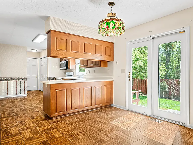 305 Seminole Dr — Photo 2