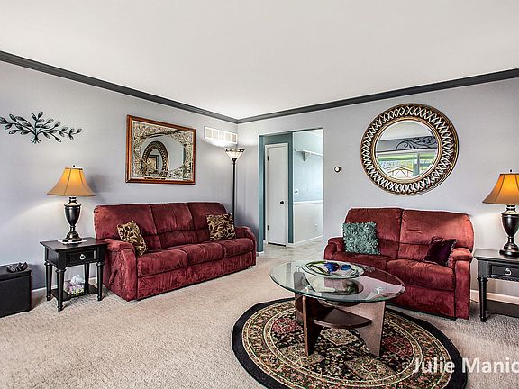 4th image of 924 Andover Ct SE #10