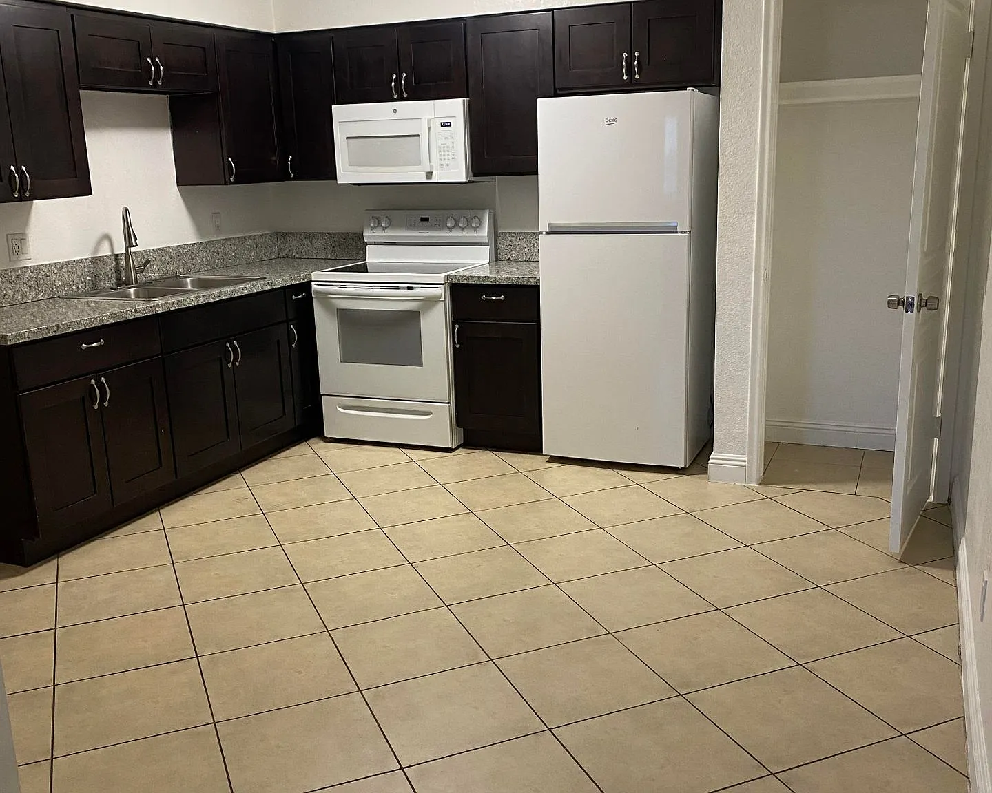 Wilshire place — Photo 1