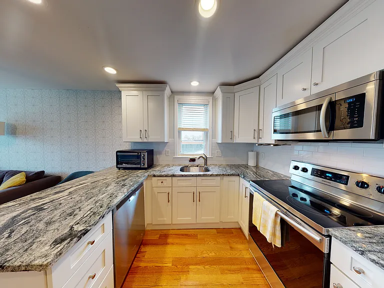 951 Saratoga St #3 — Photo 7