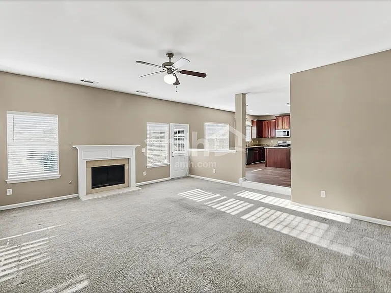 4975 Hopewell Manor Dr — Photo 7