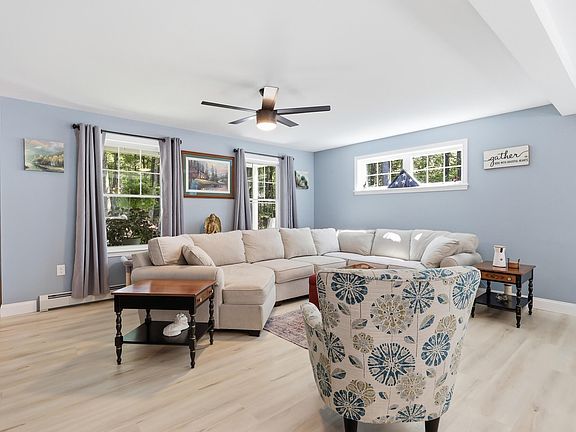 3rd image of 10 Quincy Adams Court