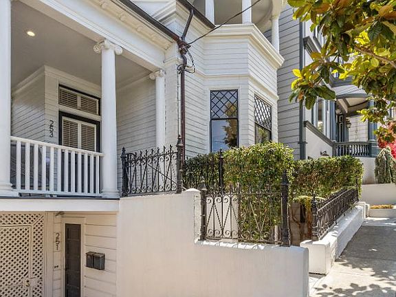 3rd image of 253 Collingwood St