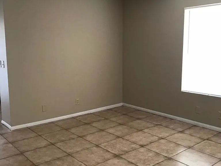 4800 Woodlake Ave — Photo 19