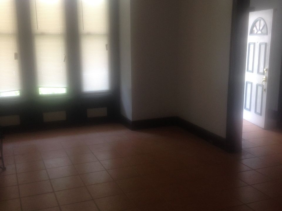 Building Photo 4