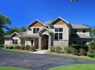 W329N6260 Robin Ln, Nashotah, WI 53058
