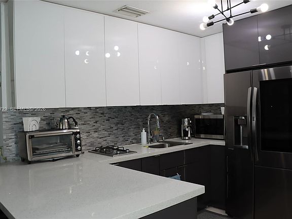 3rd image of 6506 SW 20th St