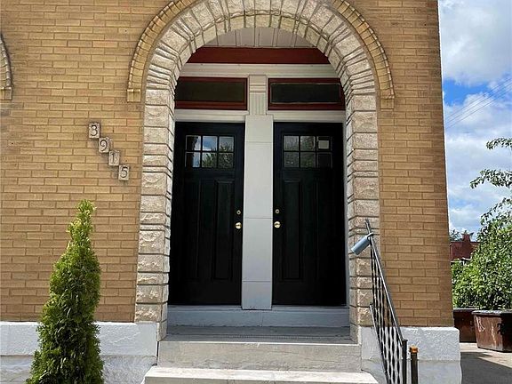 2nd image of 3915 California Ave
