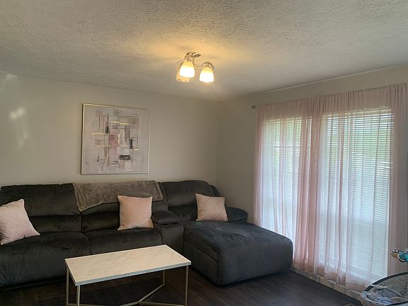 2nd image of 3246 Putnam Ave