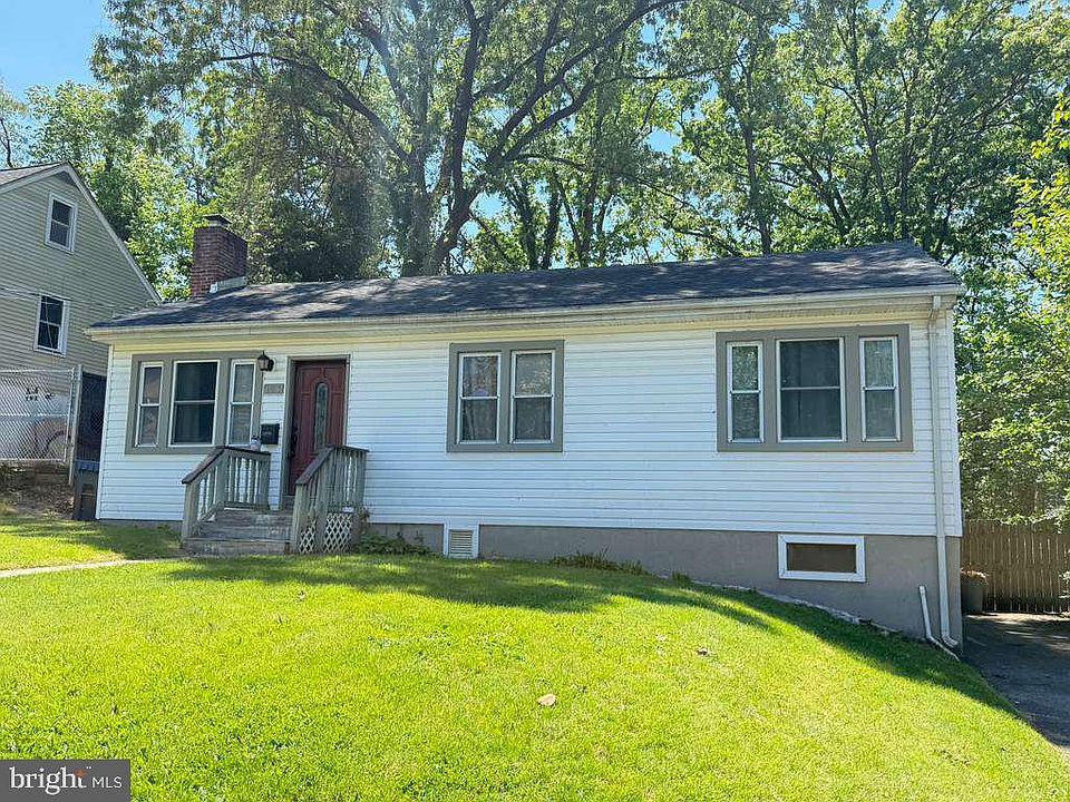 1st image of 108 S Huron Dr