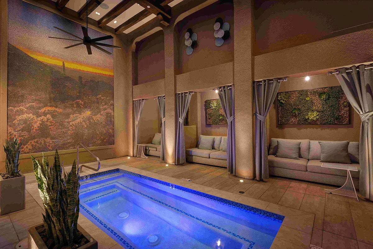 Building Photo - Manor Scottsdale