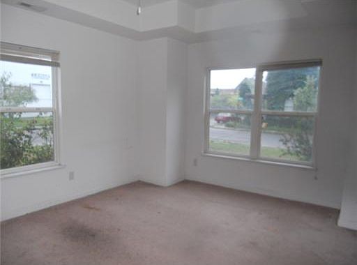 4th image of 105 Grimes St