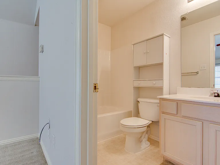 1133 Hillwood Dr — Photo 11