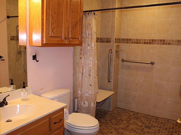 5th image of 3145 Lake Ridge Dr