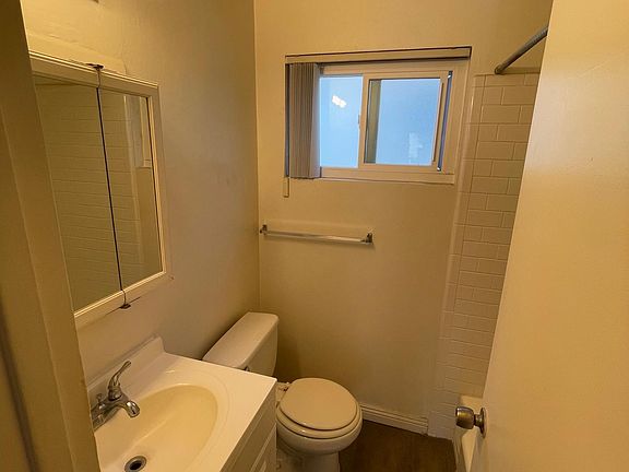 4th image of 3730 Clarington Ave #7