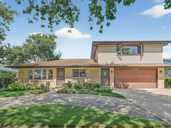 228 E Kathleen Dr, Park Ridge, IL 60068