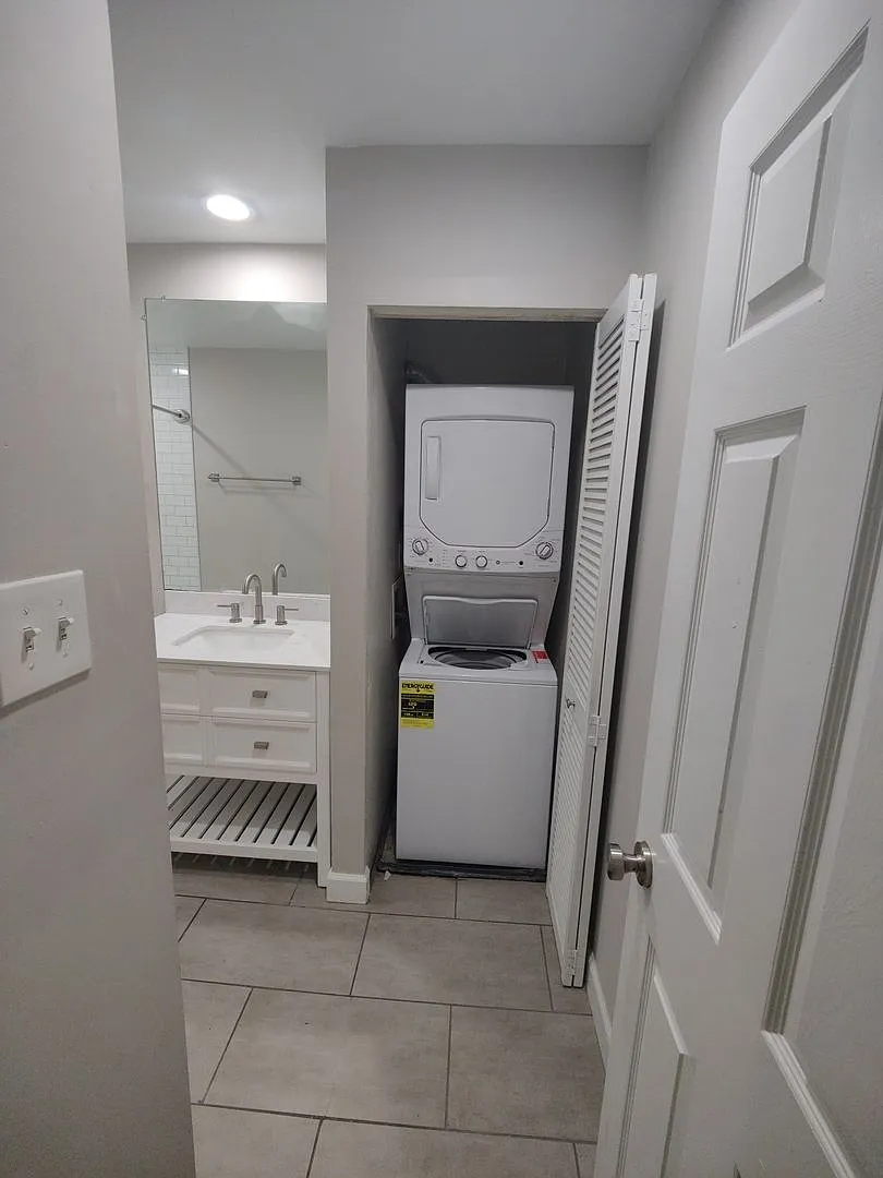 Clean, Bright & Beautifully Maintained 2BR/1BA in Shaw/Botanical! — Photo 4
