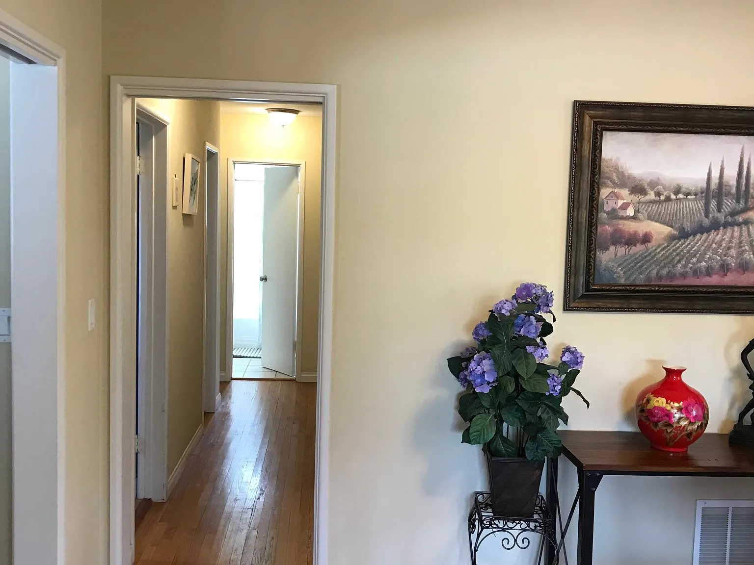 3 bed, 1880 sqft, $3,495 — Photo 3