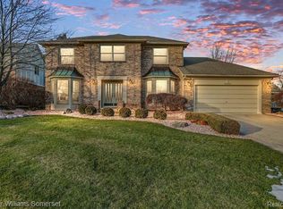 17333 Victor Ct, Northville, MI 48168