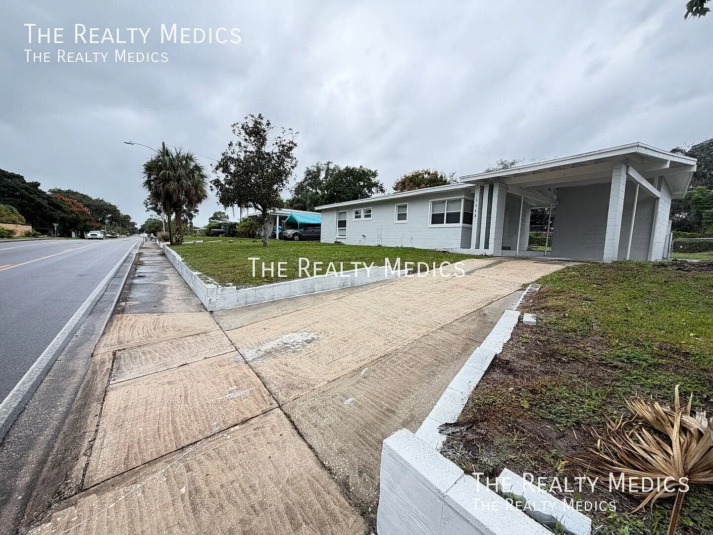 Modern Comfort, Everyday Ease Your Titusville Retreat Awaits! Washer & Dryer Included! Fully-Fenc... — Photo 2