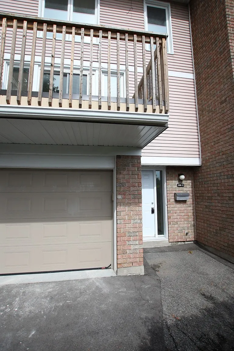 296C Dalehurst — Photo 1