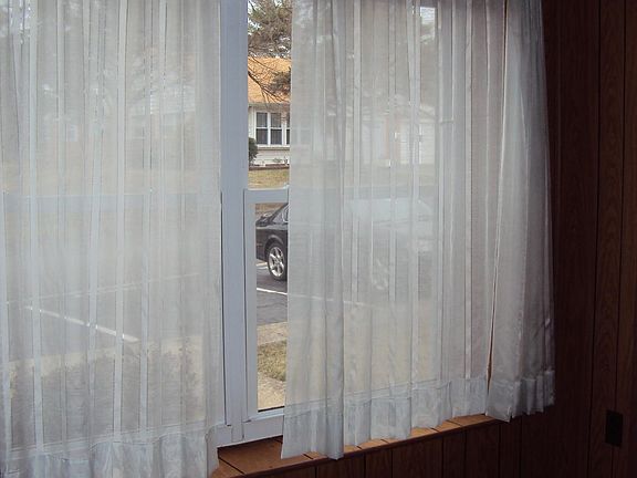 4th image of 28 Lexington Drive #B