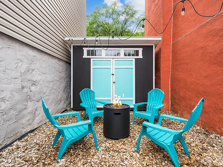 419 E Carson St — Photo 12