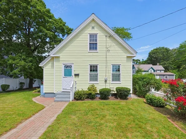 98 Pleasant St, Franklin, MA 02038