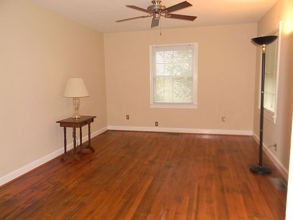 2nd image of 2725 Robin Hood Dr