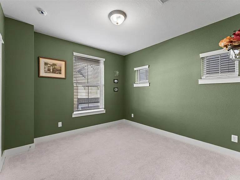 817 Kamano Ave — Photo 21