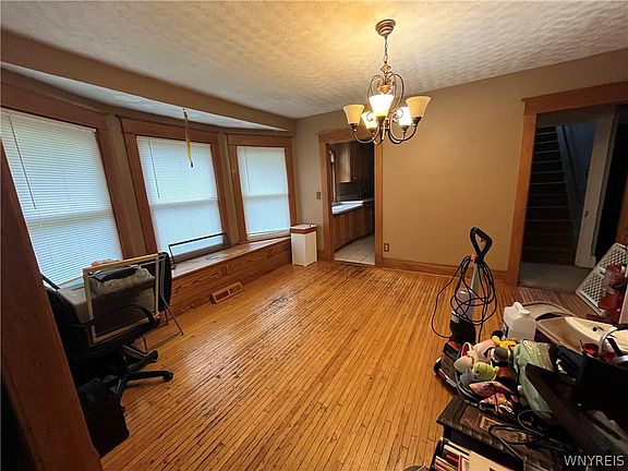 4th image of 11 Oak St