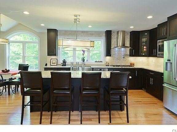Kitchen includes a Walk-in Pantry