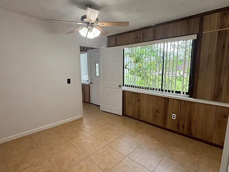 4817 Landover Cir — Photo 25