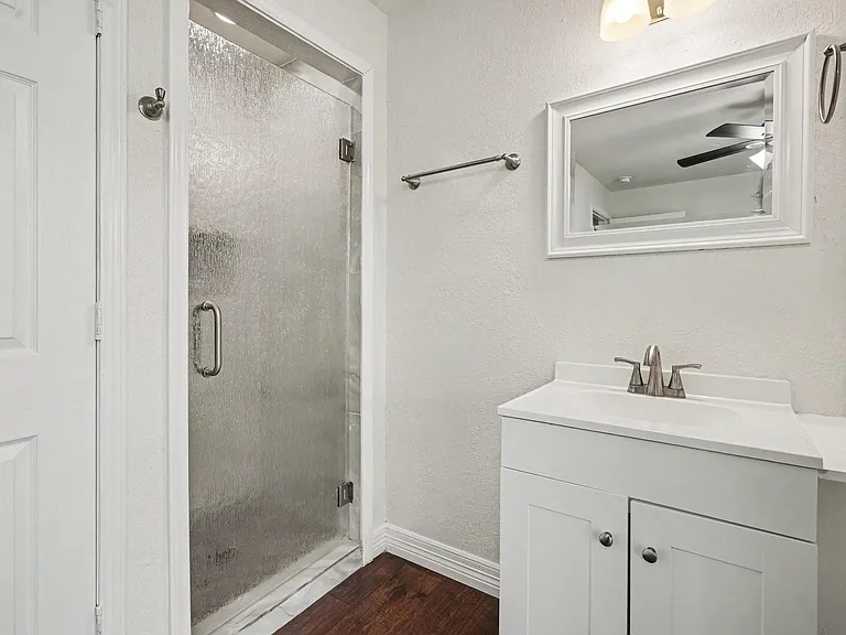 702 E Republic Ave — Photo 10