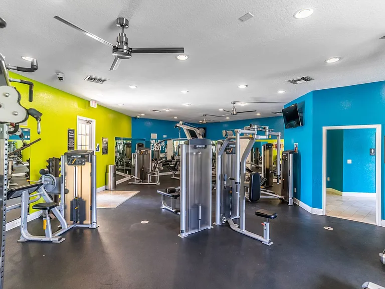 Mission Club Apartments — Photo 6
