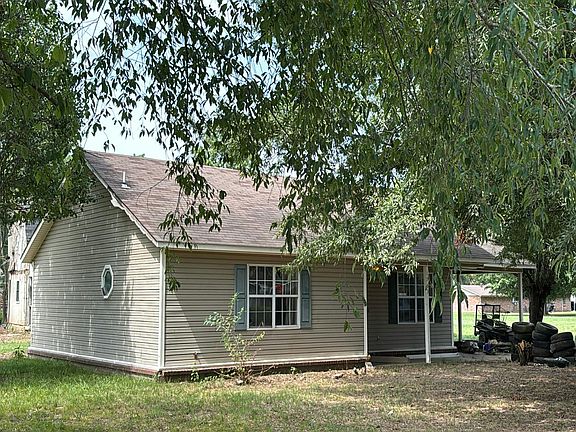 3rd image of 1703 Heather Ln