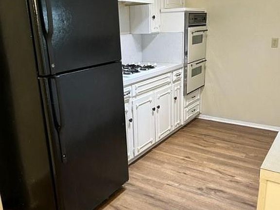 4th image of 1226 Crescent St