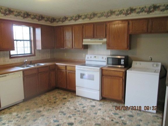 4th image of 226 Christian St