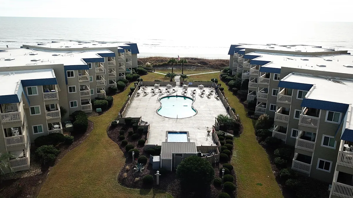 Building Photo - 9660 Shore Dr