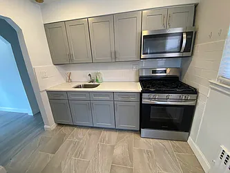 61-10 Cloverdale Boulevard, #2