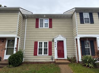 906 Seabreeze Ct, Chesapeake, VA 23320