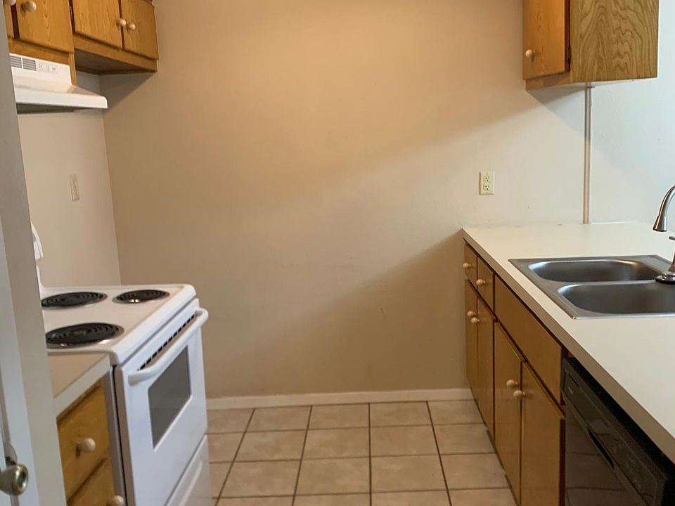 1st image of 1112 W Houston St #1112