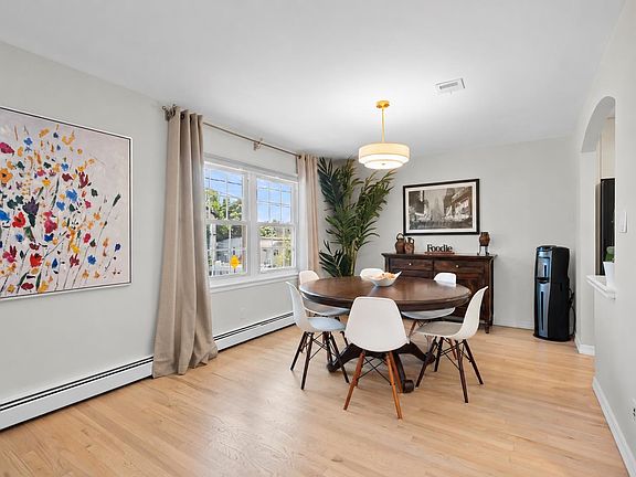 4th image of 809 2nd St #2