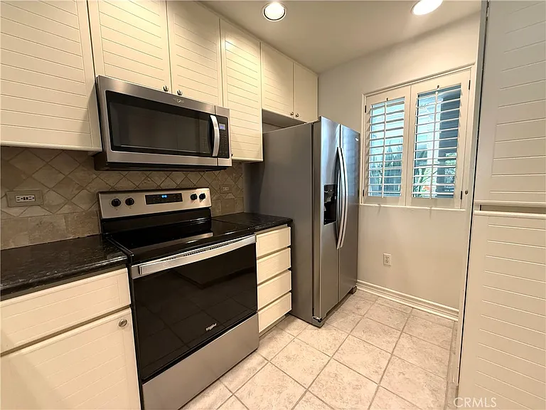 2243 Martin #110 — Photo 12