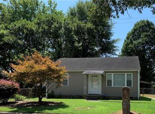 2904 Kentwood St, Greensboro, NC 27405